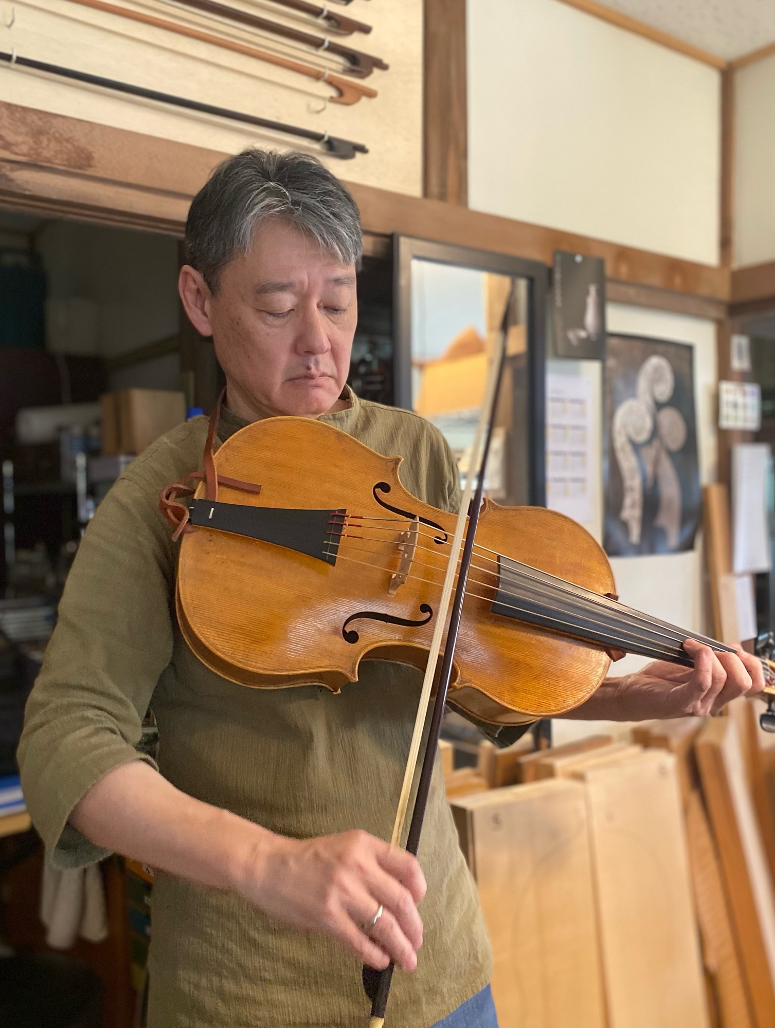 成田寛さんの弓選び〜今月の演奏会を前に – 髙倉匠弦楽器製作工房